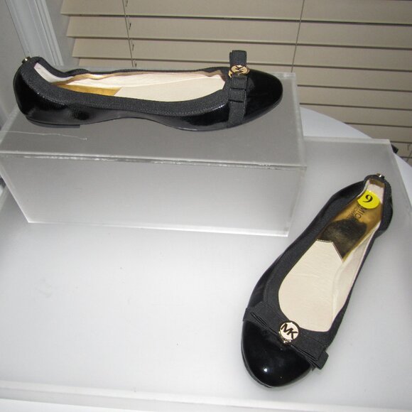 Michael Michael Kors Patent Leather Ballet MK Logo Bow Black Flats Size 9 - Picture 1 of 6
